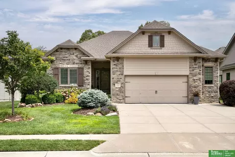 10024 Olive St, La Vista, NE 68128