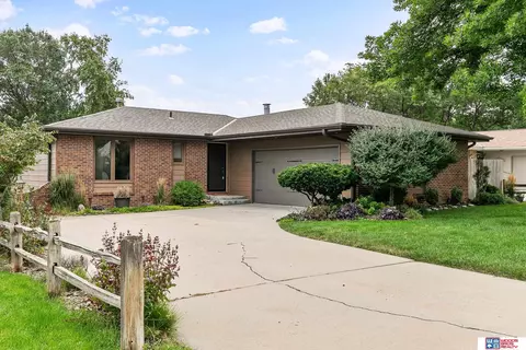 5310 Rosebriar Ct, Lincoln, NE 68516