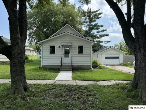 425 E 3rd St, Weston, NE 68070