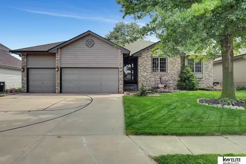6715 S 163 St, Omaha, NE 68135