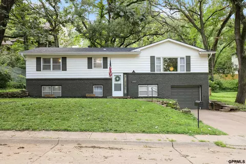 1702 Washington St, Bellevue, NE 68005
