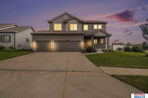 16402 Hanover St, Bennington, NE 68007