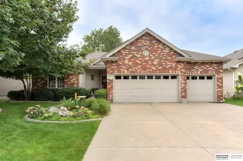 604 S 197th St, Omaha, NE 68022