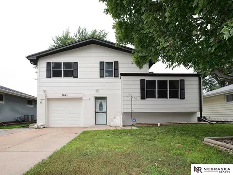1641 SW 9th St, Lincoln, NE 68522