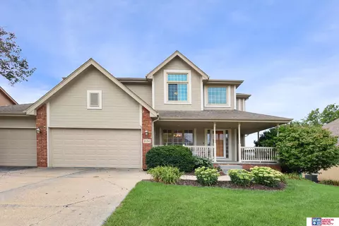 2131 Ashwood Ave, Papillion, NE 68133
