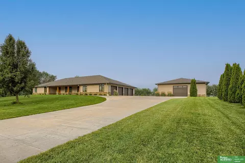 12406 Westridge Rd, Gretna, NE 68028