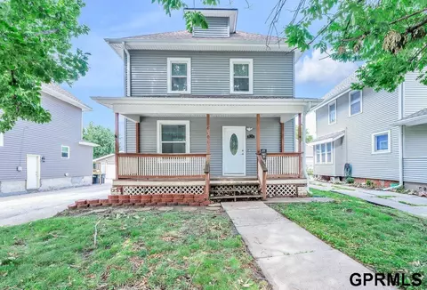 820 S 38th St, Omaha, NE 68105