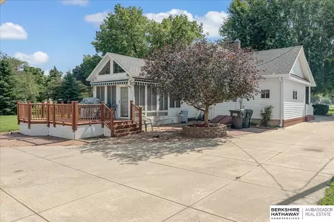 565 N 16th St, Blair, NE 68008
