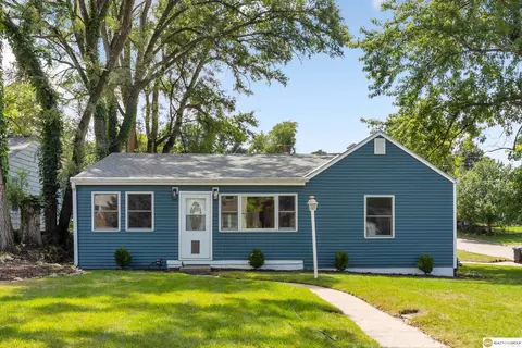 6035 Parker St, Omaha, NE 68104