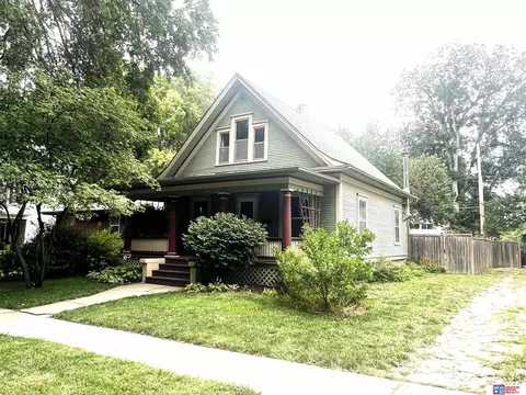 1802 Harwood St, Lincoln, NE 68502