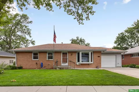 1611 N 61st St, Lincoln, NE 68505