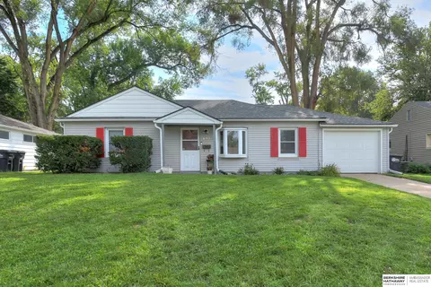 631 S 69th St, Omaha, NE 68106