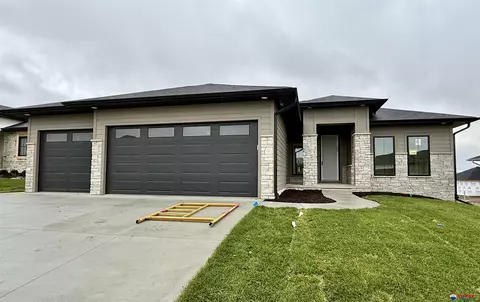 2130 S 93 St, Lincoln, NE 68520