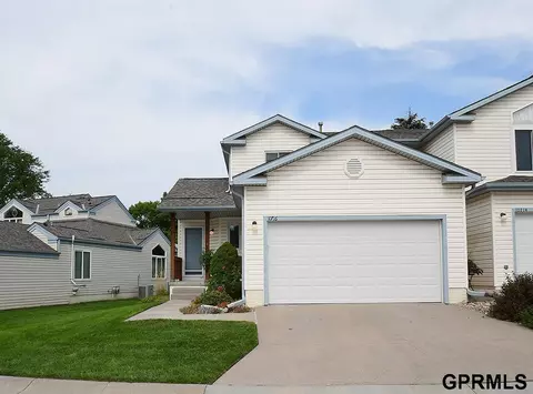 10716 Berry Plz, Omaha, NE 68127