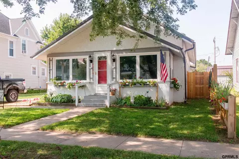 2019 Lane St, Falls City, NE 68355