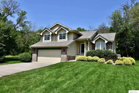 8418 Molokai Dr, Papillion, NE 68046