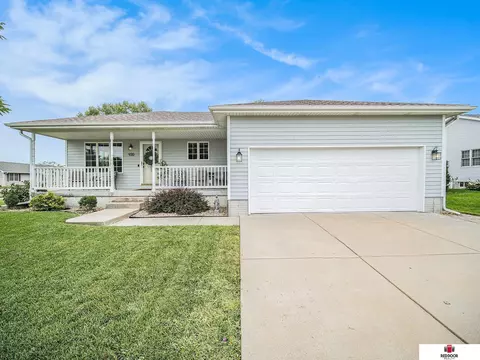 920 Morning Glory Ct, Hickman, NE 68372