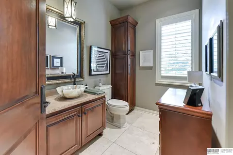 Bath - 13402 Hamilton St, Omaha, NE 68154 photo 1 of 8