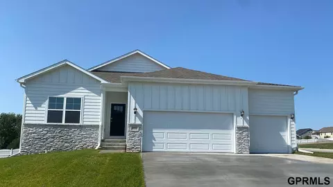 9204 S 65th St, Omaha, NE 68157