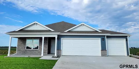 17617 Rose Lane Rd, Omaha, NE 68136