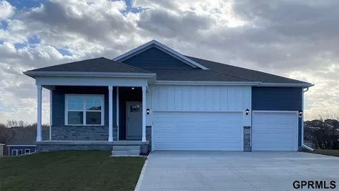 6419 Harvest Dr, Papillion, NE 68157