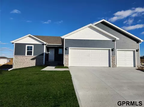 6410 Harvest Dr, Papillion, NE 68157