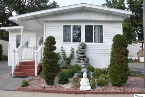 12632 Pratt Plz #256, Omaha, NE 68164