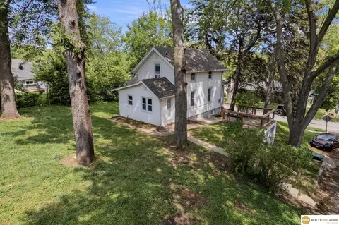 3304 N 57 St, Omaha, NE 68104