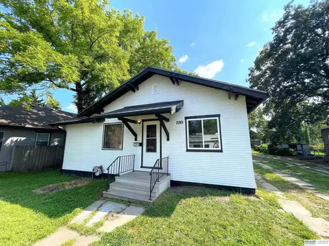 2261 Holdrege St, Lincoln, NE 68503