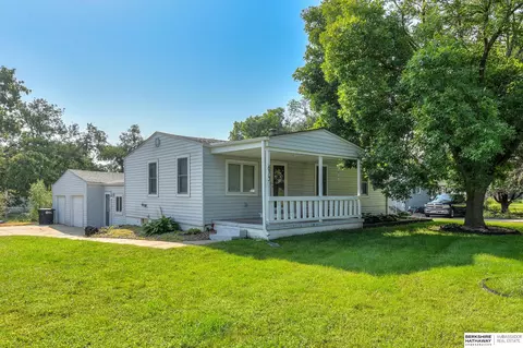 673 N 85 St, Omaha, NE 68114