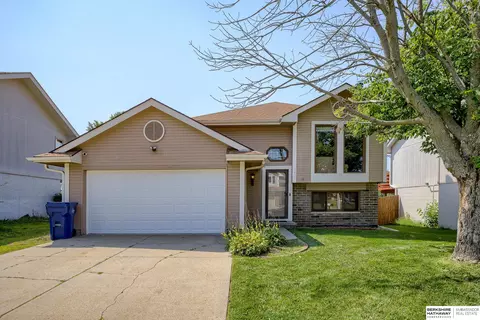8421 Girard St, Omaha, NE 68122