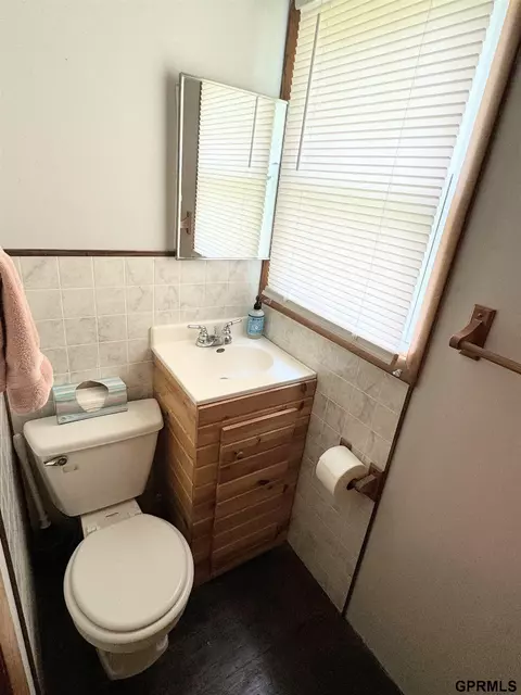 Bath - 120 E Barbara St, Brainard, NE 68626 photo 1 of 2