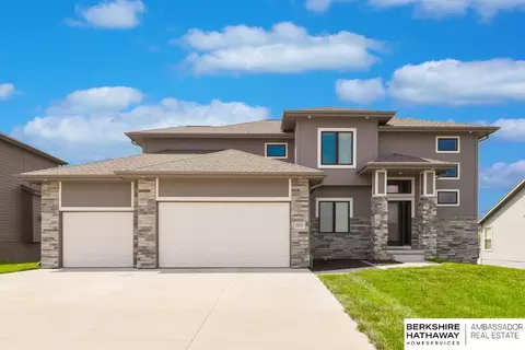9820 Rosewater Pkwy, Bennington, NE 68007
