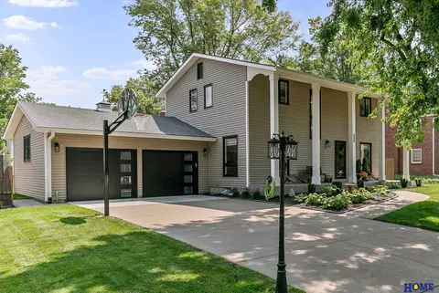 510 Redwood Dr, Lincoln, NE 68510