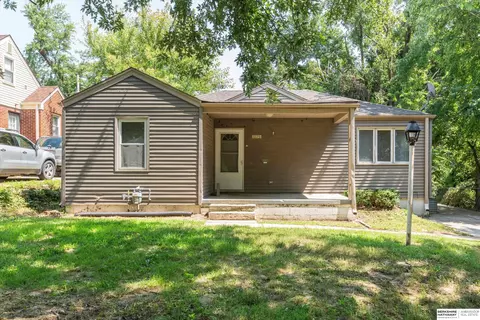7225 N 35th Street Cir, Omaha, NE 68112