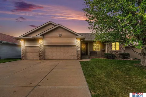 16548 Birch Ave, Omaha, NE 68136