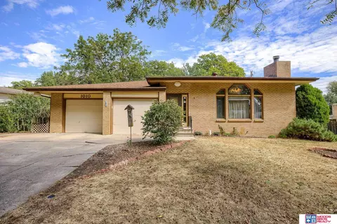 1010 Colony Ln, Lincoln, NE 68505