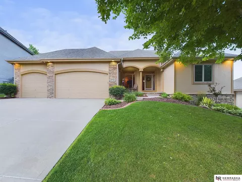 17540 Madison St, Omaha, NE 68135