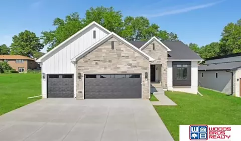 1011 S 88th St, Lincoln, NE 68520