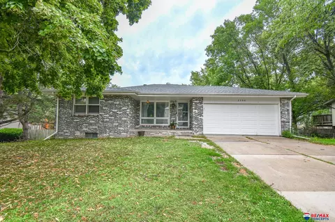 7700 Lake St, Lincoln, NE 68506