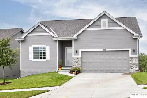 8404 Young St, Omaha, NE 68122