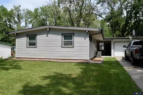 350 Prestwick Rd, Lincoln, NE 68505