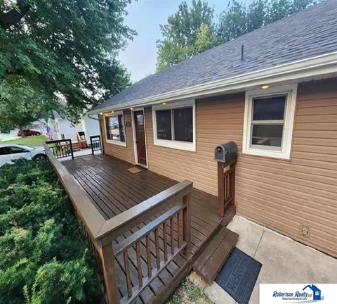 122 Cedar St, Beatrice, NE 68310 photo 3
