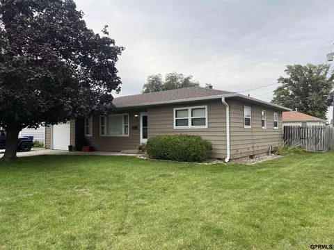 1424 E 20th Ave, Fremont, NE 68025