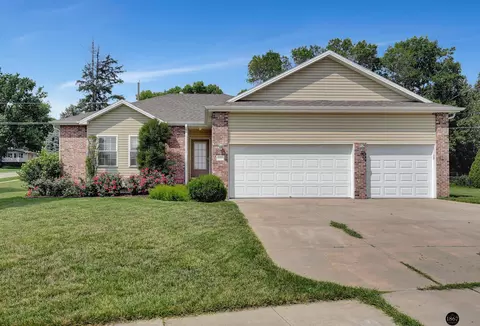 1101 Thunder Bay Cir, Lincoln, NE 68505