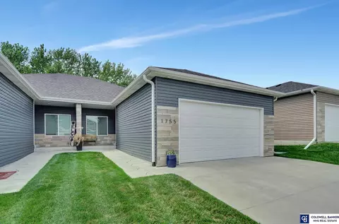 1755 NW 52nd St, Lincoln, NE 68528