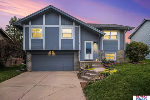8009 S 152nd St, Omaha, NE 68138