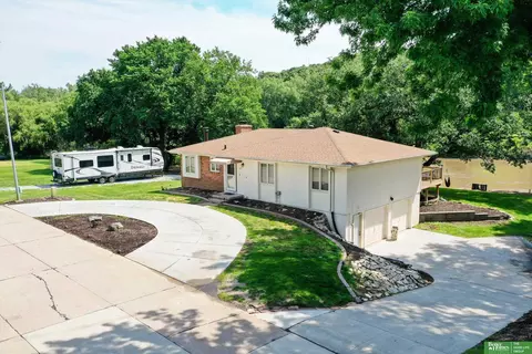 255 Riverside Dr, Waterloo, NE 68069