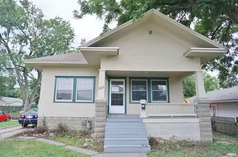 2927 Holdredge St, Lincoln, NE 68503