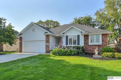 13525 Larimore Ave, Omaha, NE 68164